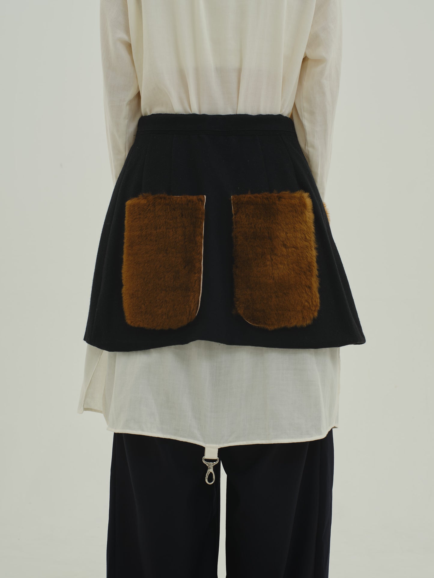 Mouton apron / black
